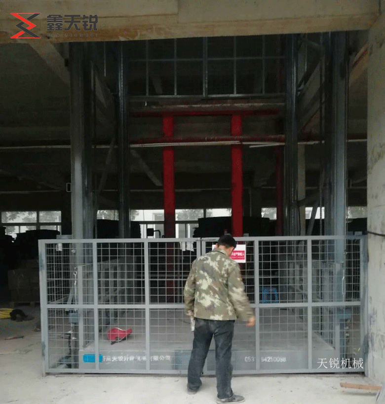 吕梁10吨液压货梯交付使用